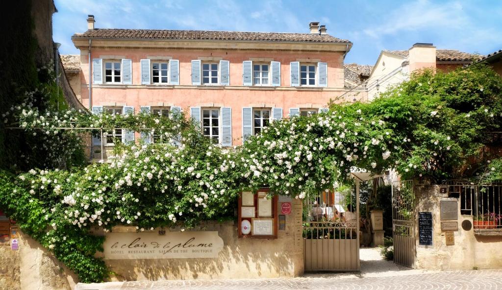 Hôtel Le Clair de la Plume - Les Collectionneurs Place du Mail 26230 Grignan