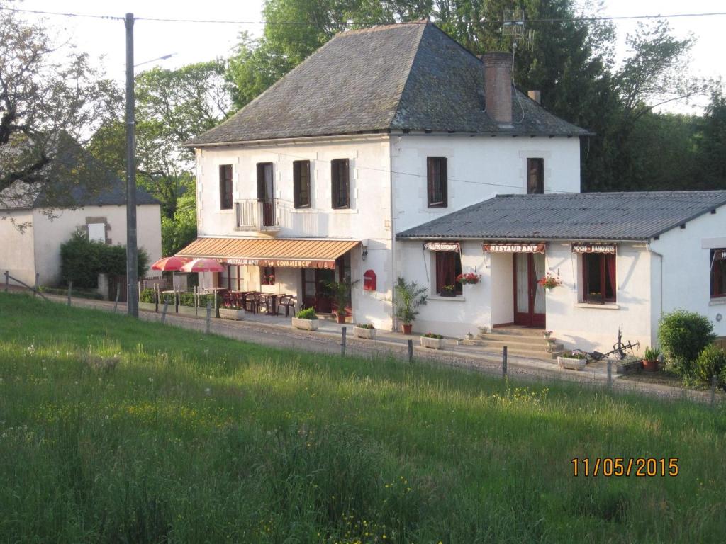 Maison d'hôtes Hotel Le Commerce Auriat, 19380 Neuville