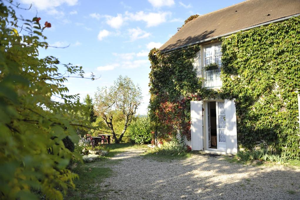 Hôtel Le Compostelle 17, Place du Champs de Foire 89450 Vézelay