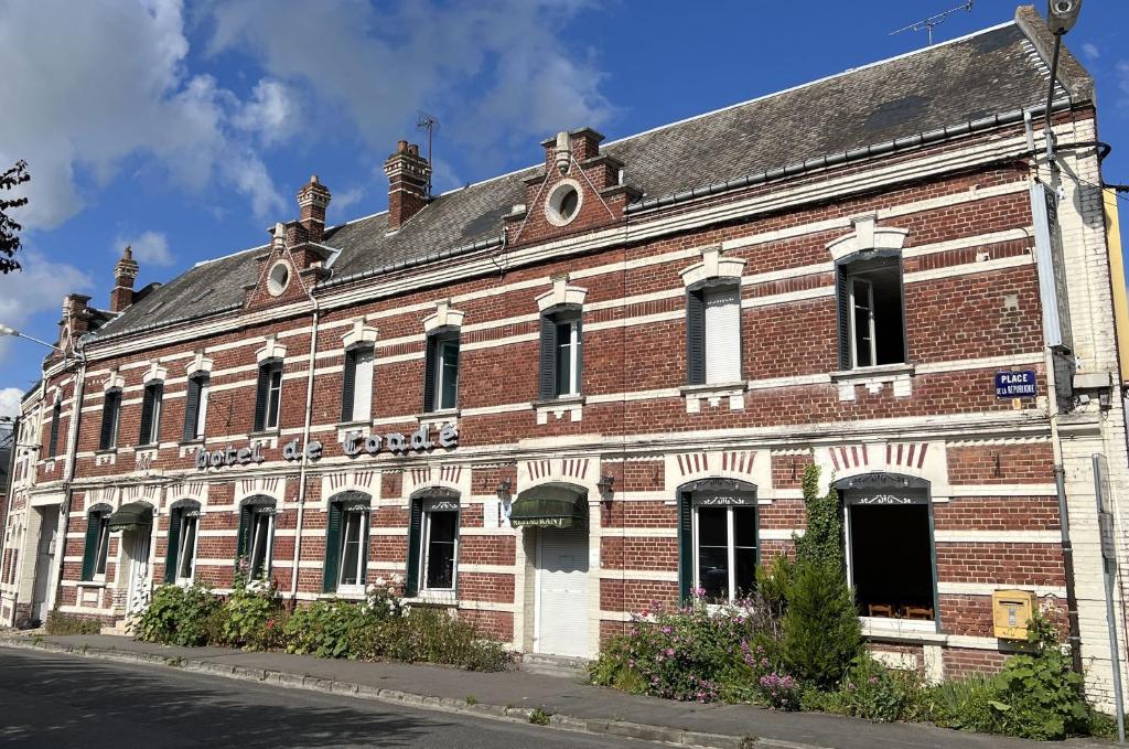 Hôtel Le Condé 1 Place de la République 80500 Montdidier