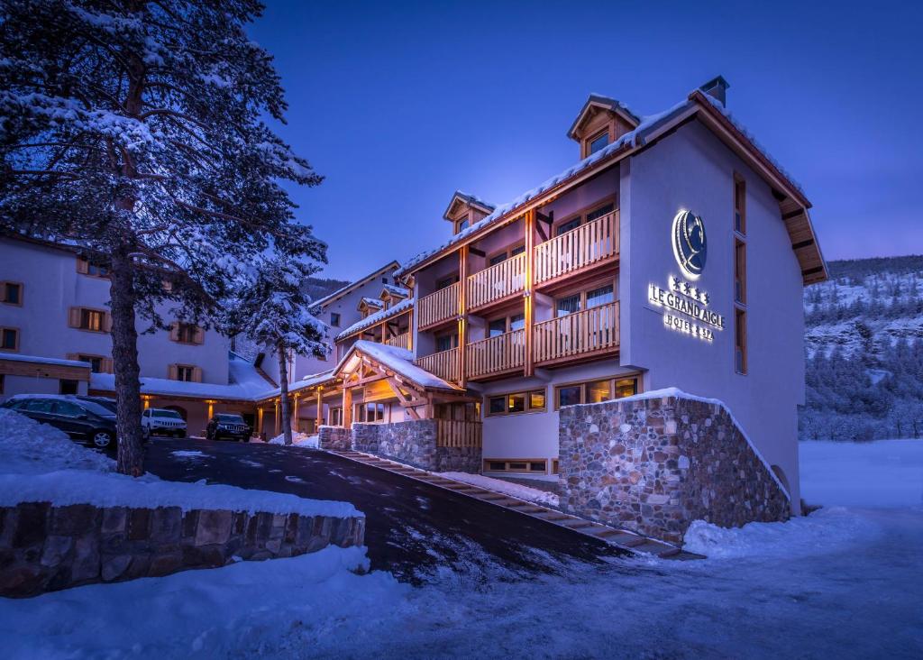 Le Grand Aigle Hotel & Spa**** Chemin du Cavaillou, Le Bez, 05240 La Salle-Les-Alpes