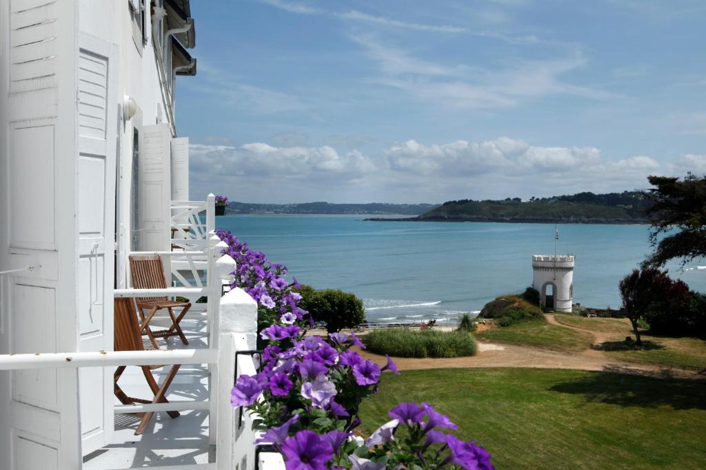 Hôtel Le Grand Hotel des Bains & Spa - Bretagne 15 Rue de l'Église 29241 Locquirec