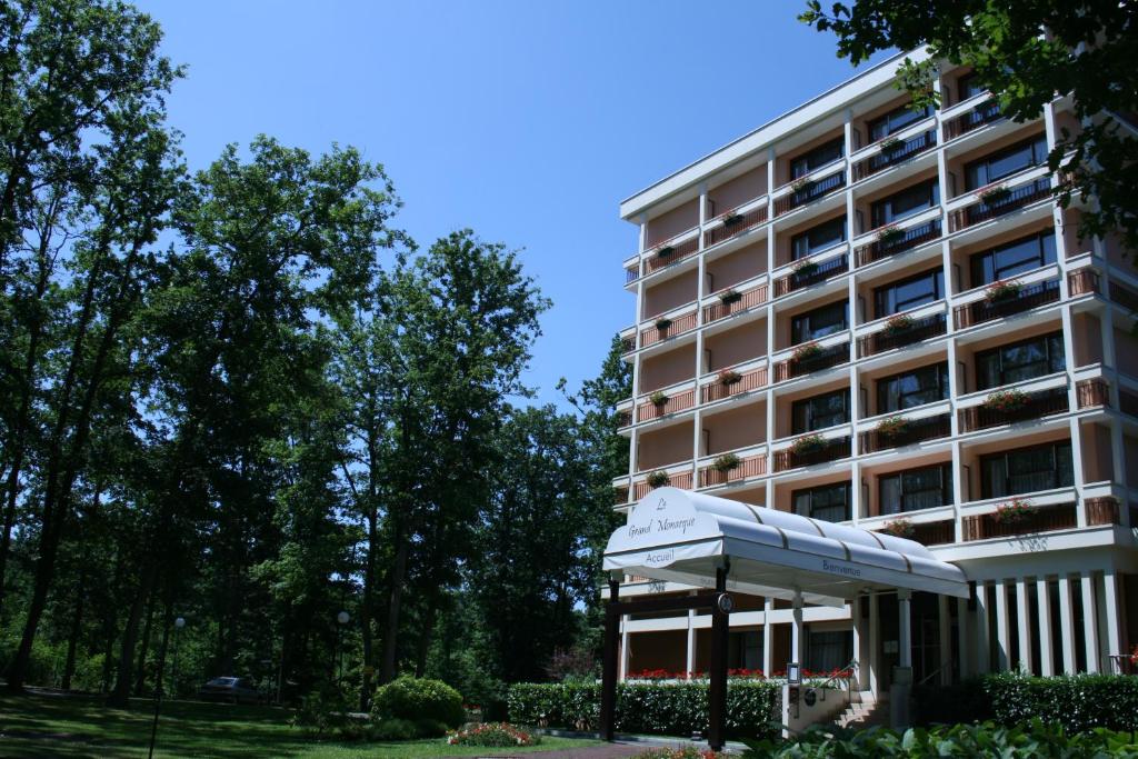 Hôtel Le Grand Monarque 870 avenue du Général Leclerc, La Rochette 77000 Melun