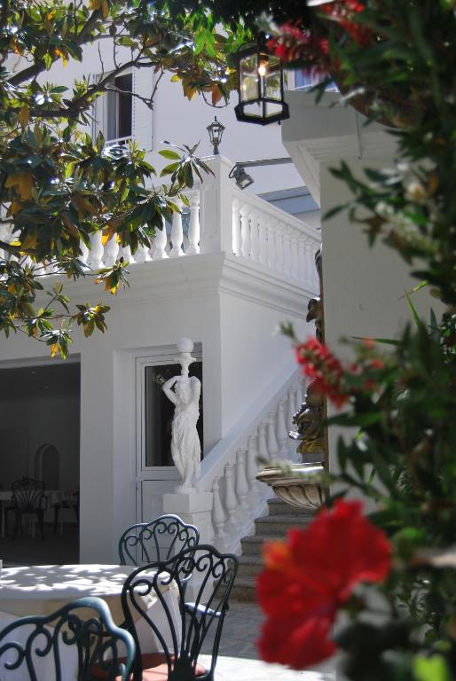 Hôtel Le Magnolia rue d'Alsace Lorraine 20260 Calvi