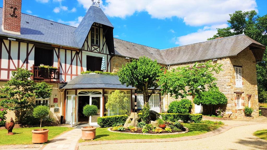 Le Manoir du Lys, The Originals Relais (Relais du Silence) Route de Juvigny - La Croix Gautier, 61140 Bagnoles-de-l\'Orne