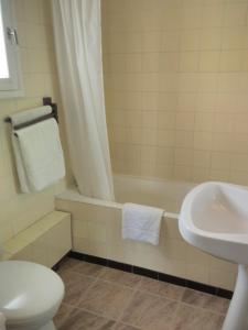 Hôtel Le Nouveau Monde 42 route d'arpajon 91650 Breuillet Île-de-France