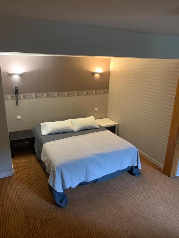 Hôtel le petit roche 115 Quai Jules Roche 07340 Serrières