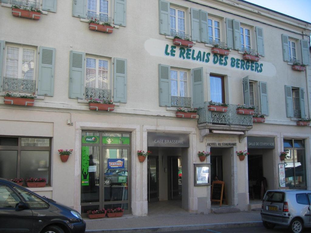 Hôtel Le Relais des Bergers 2 Place Neuve 69850 Saint-Martin-en-Haut
