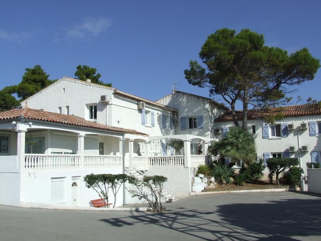 Le Sarac Hôtel 11 rue Eugène Selmy, 34800 Clermont-lʼHérault