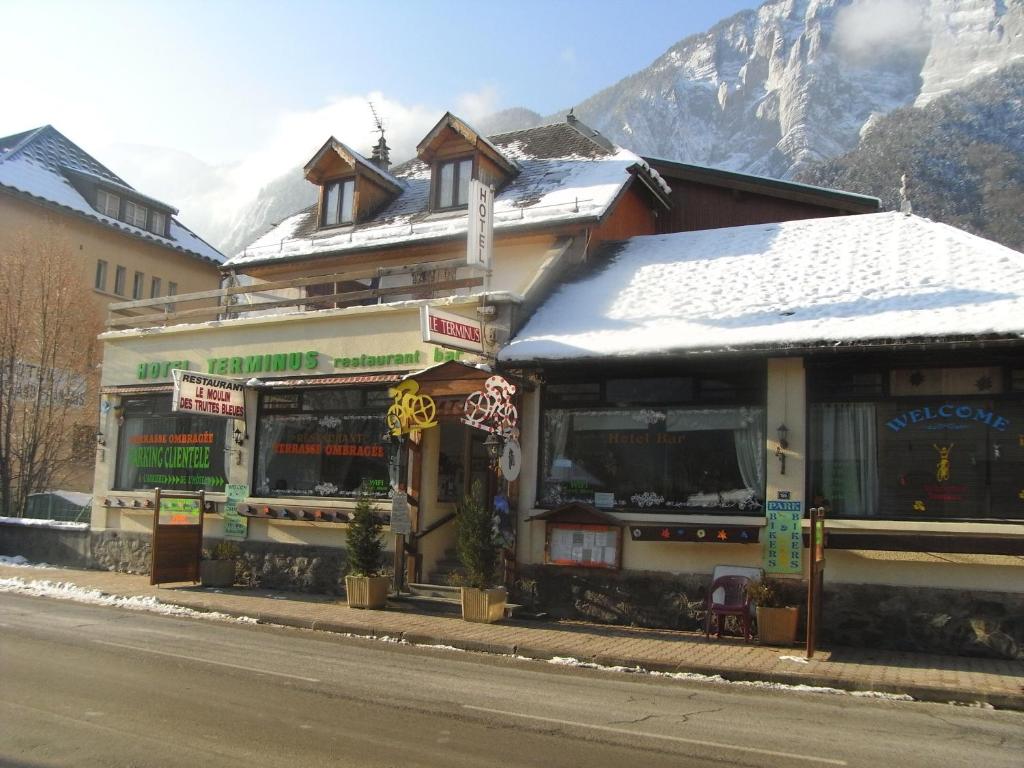 Hôtel Hotel Le Terminus Avenue de la Gare, 38520 Le Bourg-dʼOisans