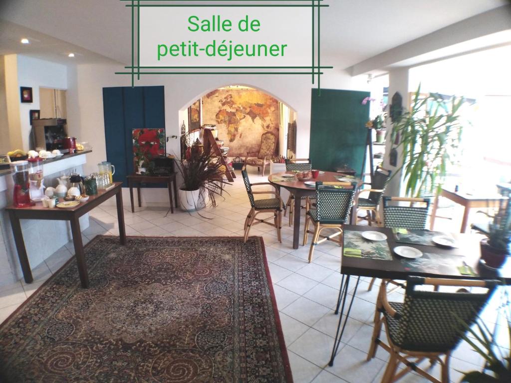 Hôtel Le vent des globes 43 Rue Jean Neau 85100 Les Sables dʼOlonne