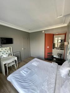 Hôtel Le17 Furnished studios 17 Boulevard de Magenta 75010 Paris Île-de-France