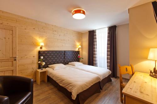 Hôtel Hotel Les 2 Lacs 9 Place du Commerce Clairvaux-les-Lacs