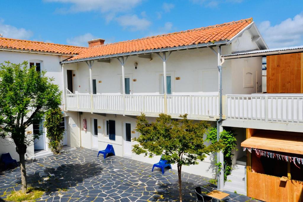 Hôtel LES BAIGNEURS 53 Avenue de la Plage 85800 Saint-Gilles-Croix-de-Vie