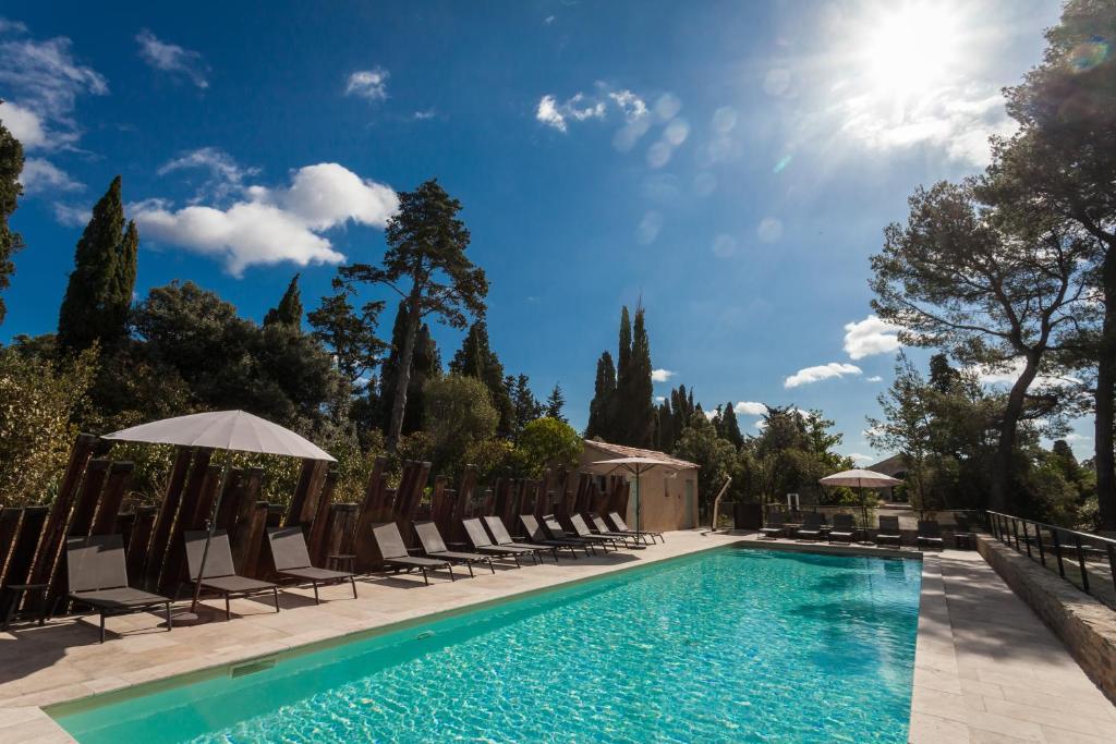 Hôtel Les Cabanes Dans Les Bois Domaine de Fourtou 11600 Villedubert