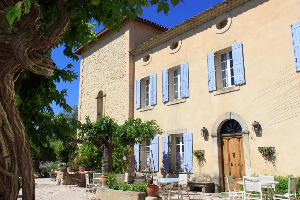 Les Carmes and spa 1751 Route De Fontaine-De-Vaucluse. Le Thor., 84250 Le Thor