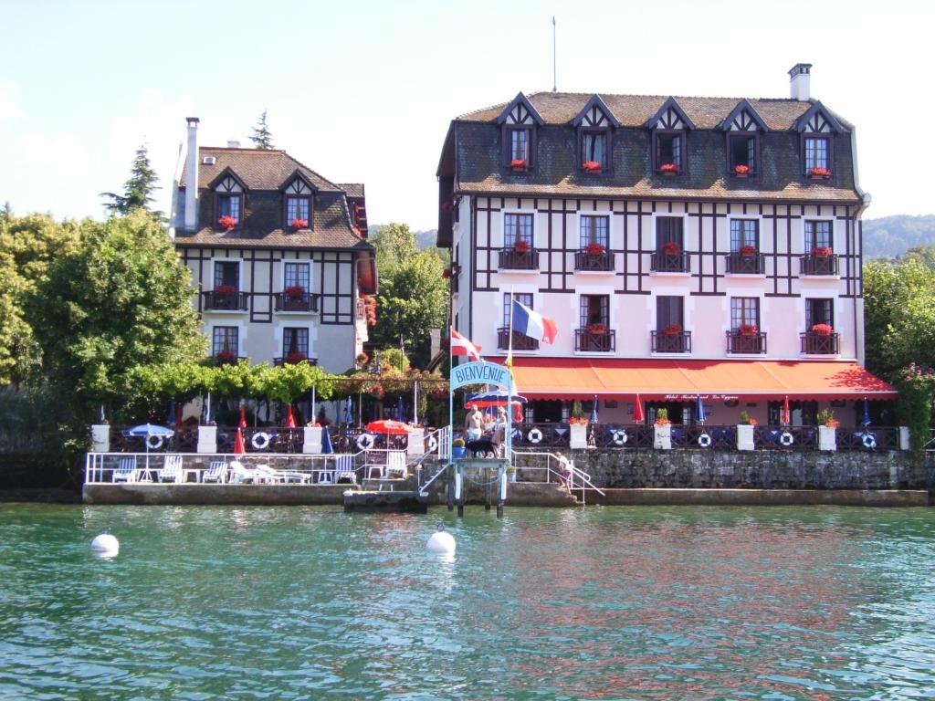 Hôtel Les Cygnes 8 Avenue de Grande Rive 74500 Évian-les-Bains