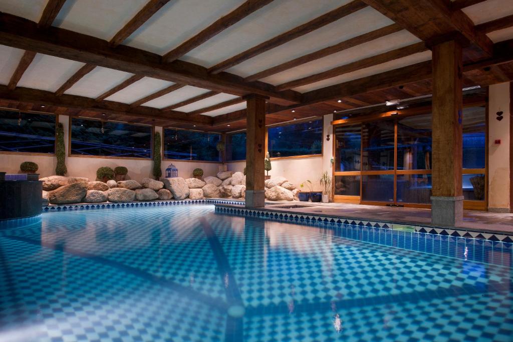 Les Grands Montets Hotel & Spa 340, Chemin des Arbérons, 74400 Chamonix-Mont-Blanc