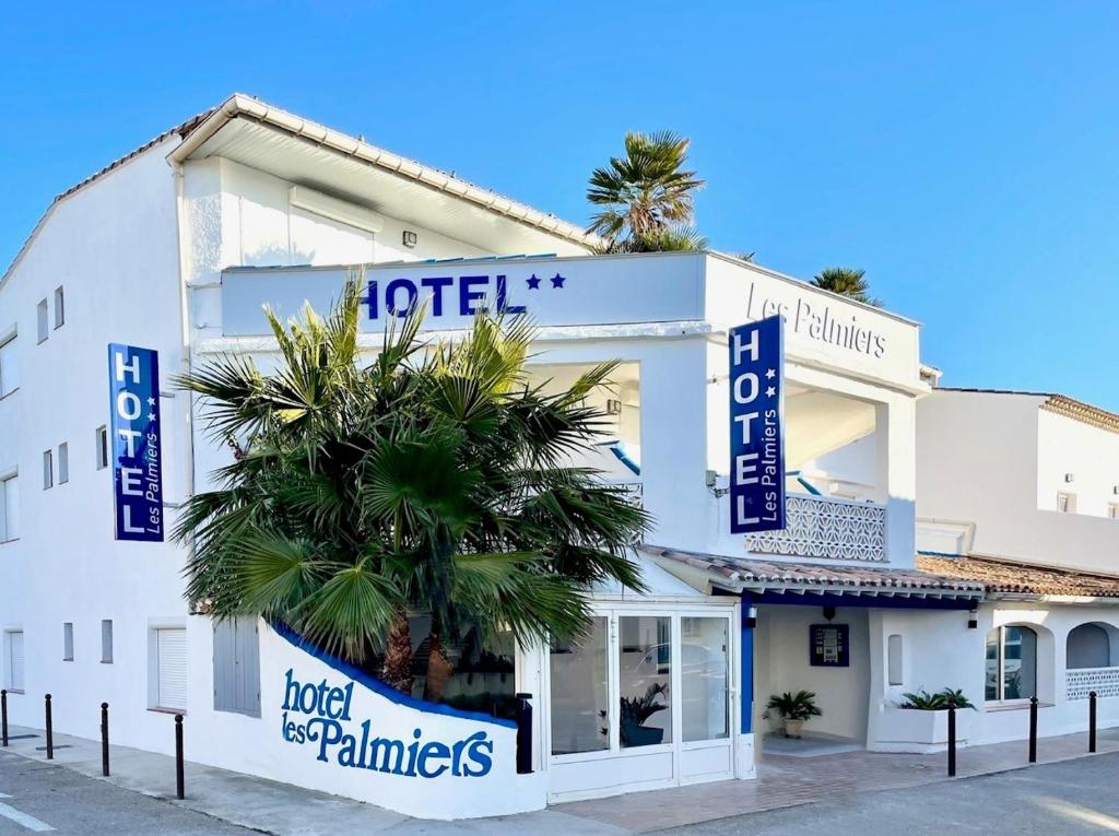 Hôtel Hotel Les Palmiers En Camargue 16 Rue Alphonse Daudet, 13460 Les Saintes-Maries-de-la-Mer