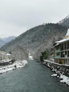 Hôtel Les Rives du Haut Salat route d'Espagne 1 avenue de la Barraqué 09140 Seix Midi-Pyrénées