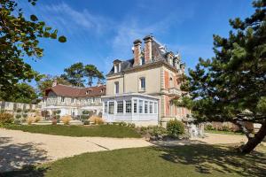 Les Villas d'Arromanches, Les Collectionneurs