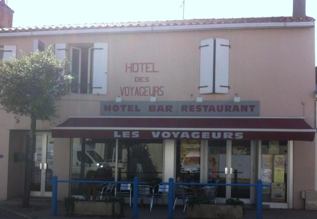 Hôtel Les Voyageurs 8 rue de Lattre de Tasigny 85150 Vairé