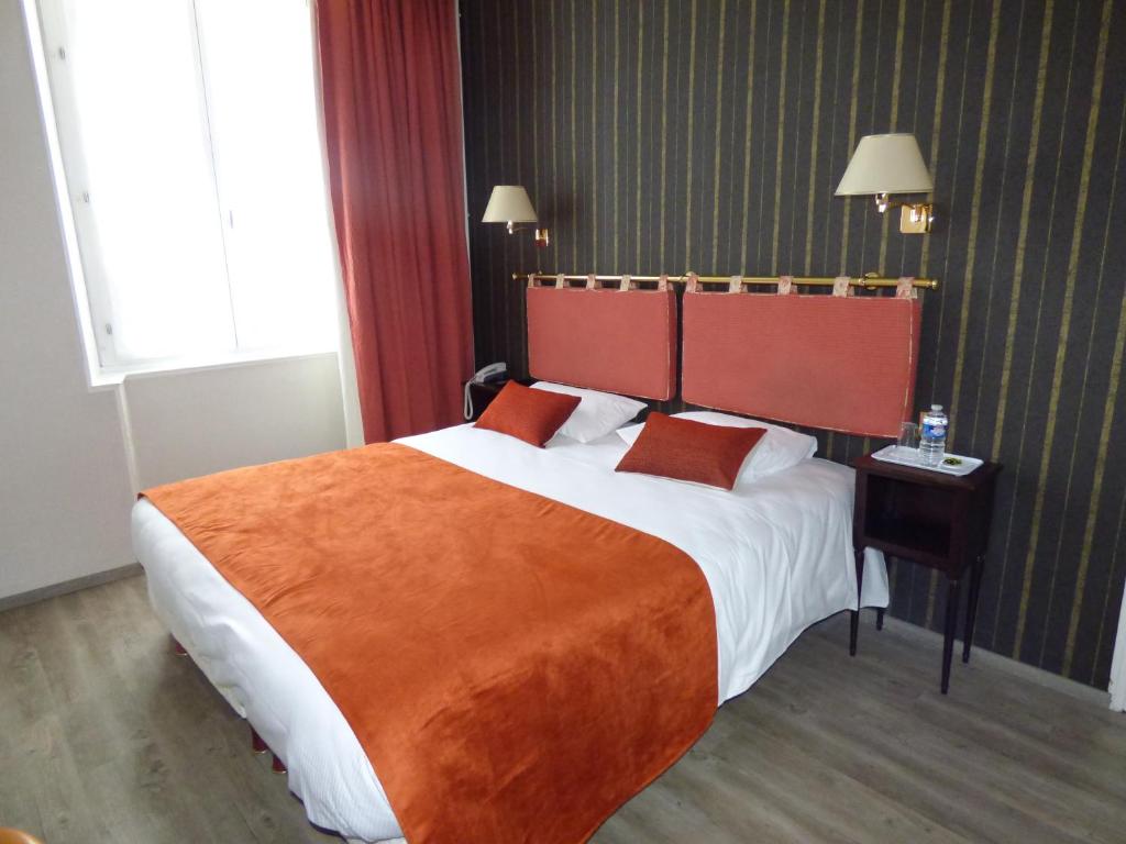 Hôtel Logis Au Grand Hotel 2, Rue Ambroise De Loré 53100 Mayenne