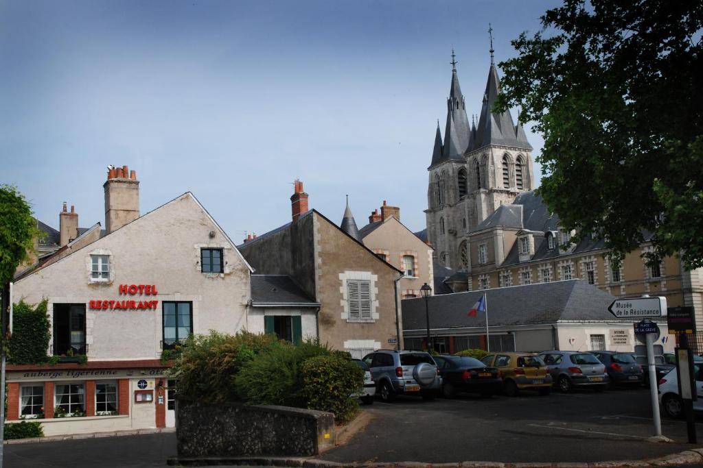 Hôtel Logis Cote Loire - Auberge Ligerienne 2 Place de la Greve 41000 Blois