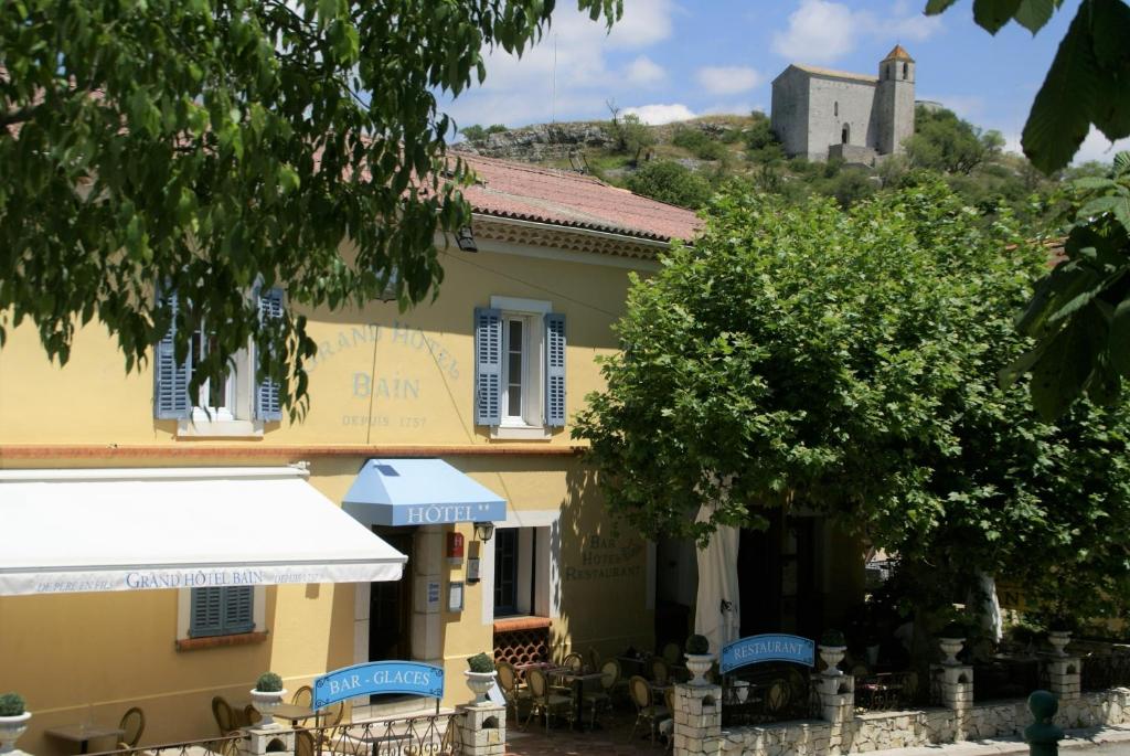 Hôtel Logis Grand Hotel Bain Av De Fayet 83840 Comps-sur-Artuby