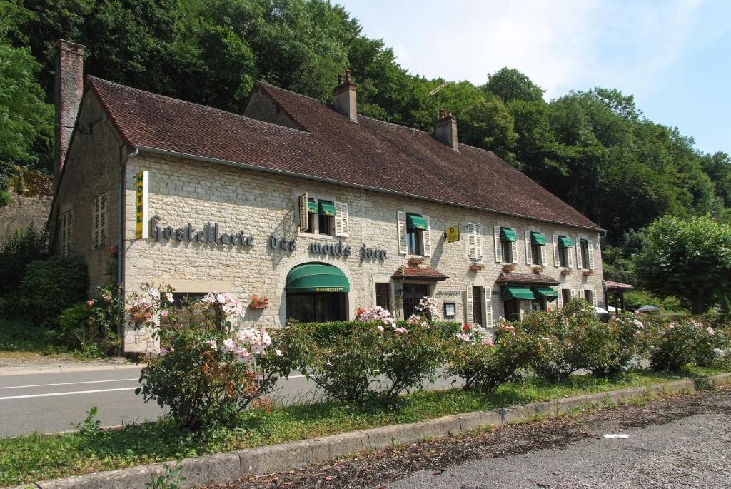 Hôtel Logis Hostellerie des Monts Jura 400, Route de Belvédère 39570 Pannessières