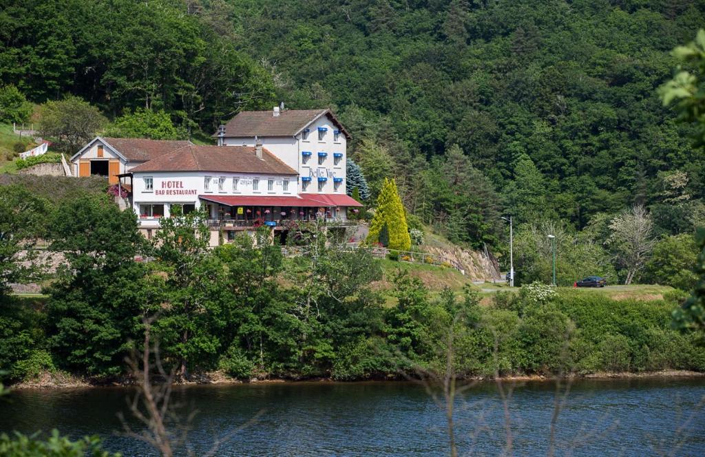 Logis Hôtel Belle Vue Chez Saby - Plan d'eau, 63770 Les Ancizes-Comps