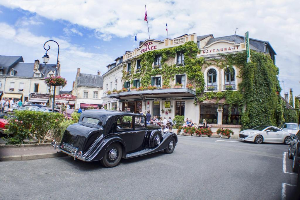 Hôtel Logis Hotel De France 20, Place De La République 72340 La Chartre-sur-le-Loir