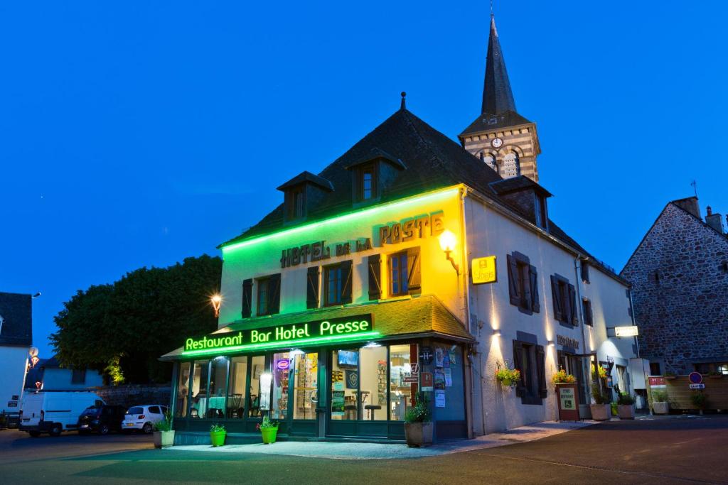 Hôtel Logis Hotel De La Poste Le Bourg. 63950 Saint-Sauves- dʼAuvergne