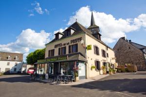 Hôtel Logis Hotel De La Poste Le Bourg. 63950 Saint-Sauves- dʼAuvergne Auvergne