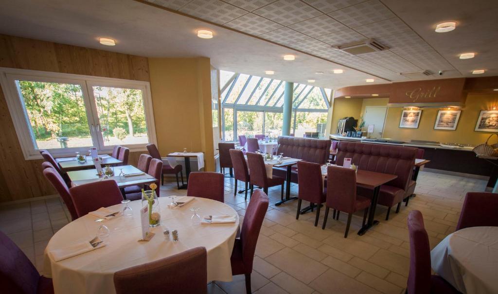 Hôtel Logis Hotel des Cépages Arbois D53 - 5 Route de Villette Les Arbois 39600 Arbois