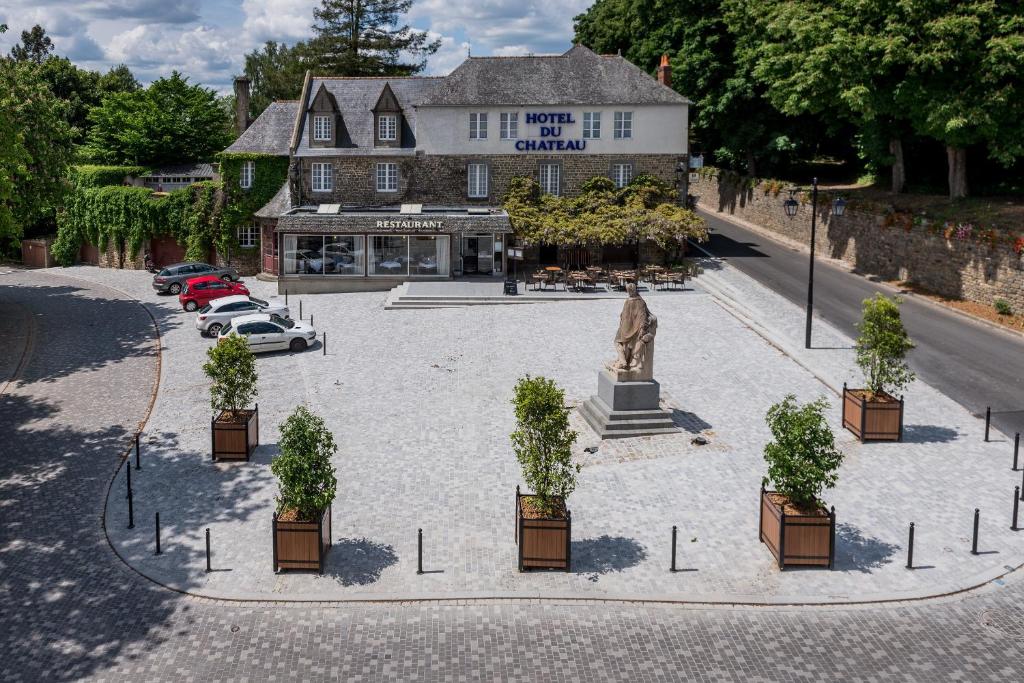 Logis Hotel Du Chateau 1, place Chateaubriand, 35270 Combourg