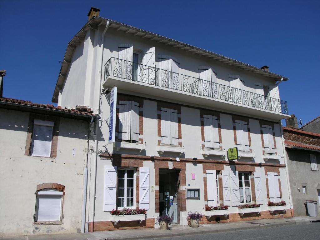 Logis Hôtel L'Arche de Noé 2, Place de la Bascule, 31410 Noé