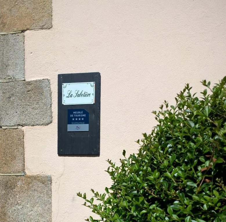 Logis Hôtel Le Jabron 26160 La Bégude-de-Mazenc