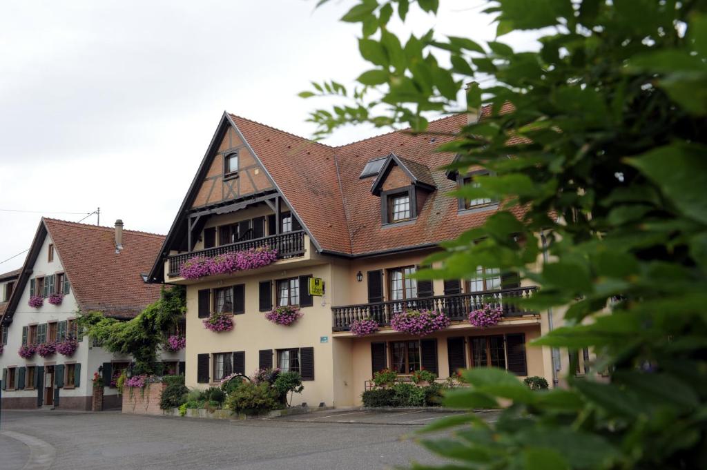 Logis Hotel Restaurant A L'Etoile 21 Rue de La hey Wingersheim les quatres bans-Mittelhausen, 67170 Mittelhausen