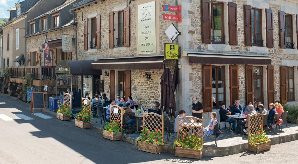 Logis Hôtel-restaurant Les Coudercous Avenue d'Aubrac, 12470 Saint-Chély-dʼAubrac