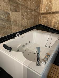 Logis Hotel Restaurant SPA Les Oliviers