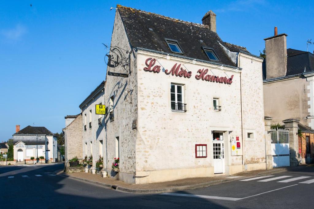 Hôtel Logis Hôtels Restaurant La Mère Hamard 2 Rue Du Petit Bercy 37360 Semblançay