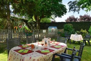 Logis Hôtels Restaurant Le Dauphin