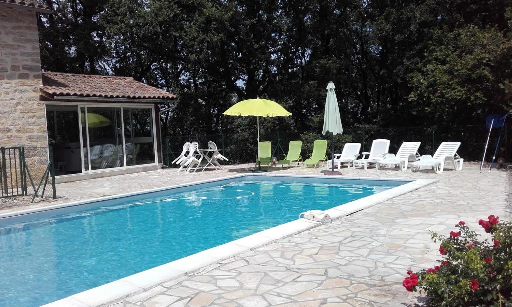 Logis Le Beau Site 63790 Chambon-sur-Lac