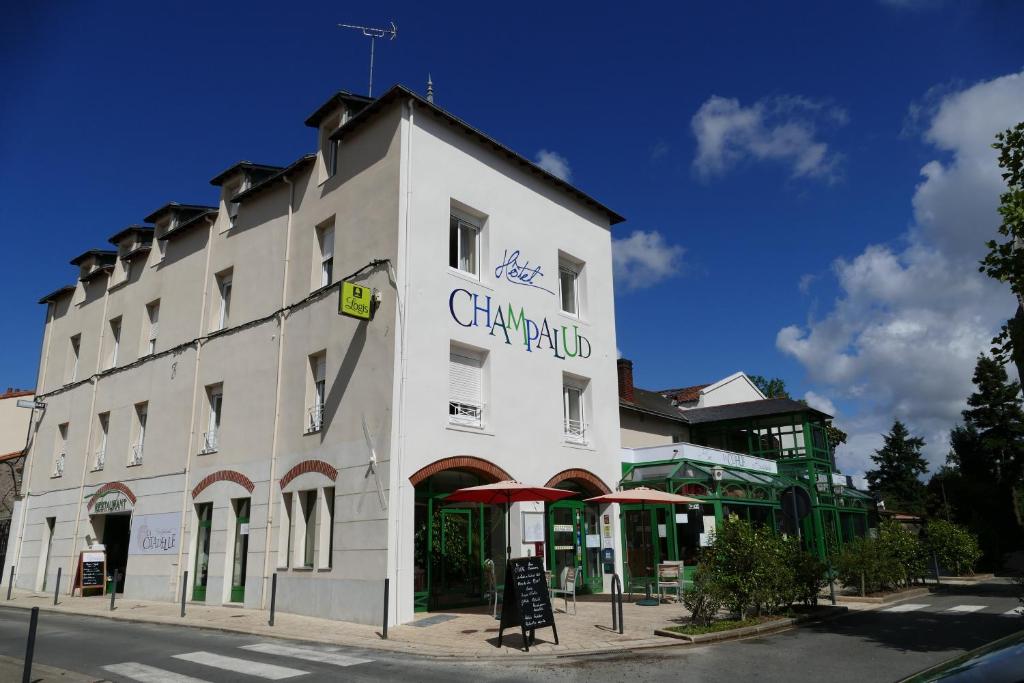 Logis Le Champalud 1, Place Du Chanoine Bricard, 49270 Champtoceaux