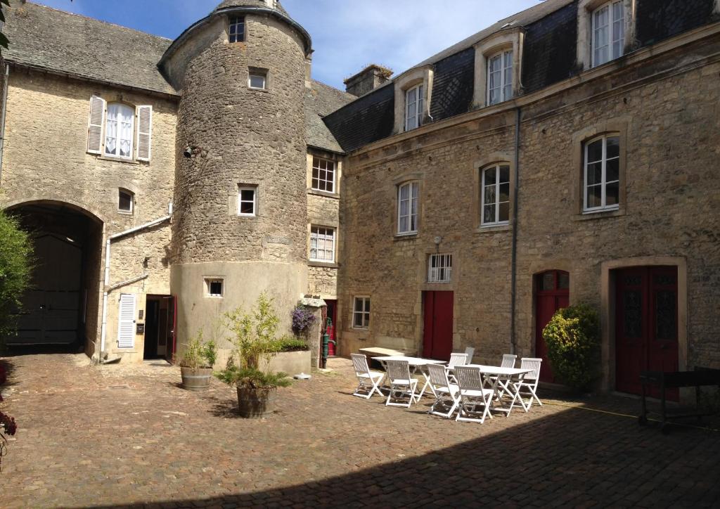 Logis Le Grand Hôtel du Louvre 28 rue des Religieuses, 50700 Valognes