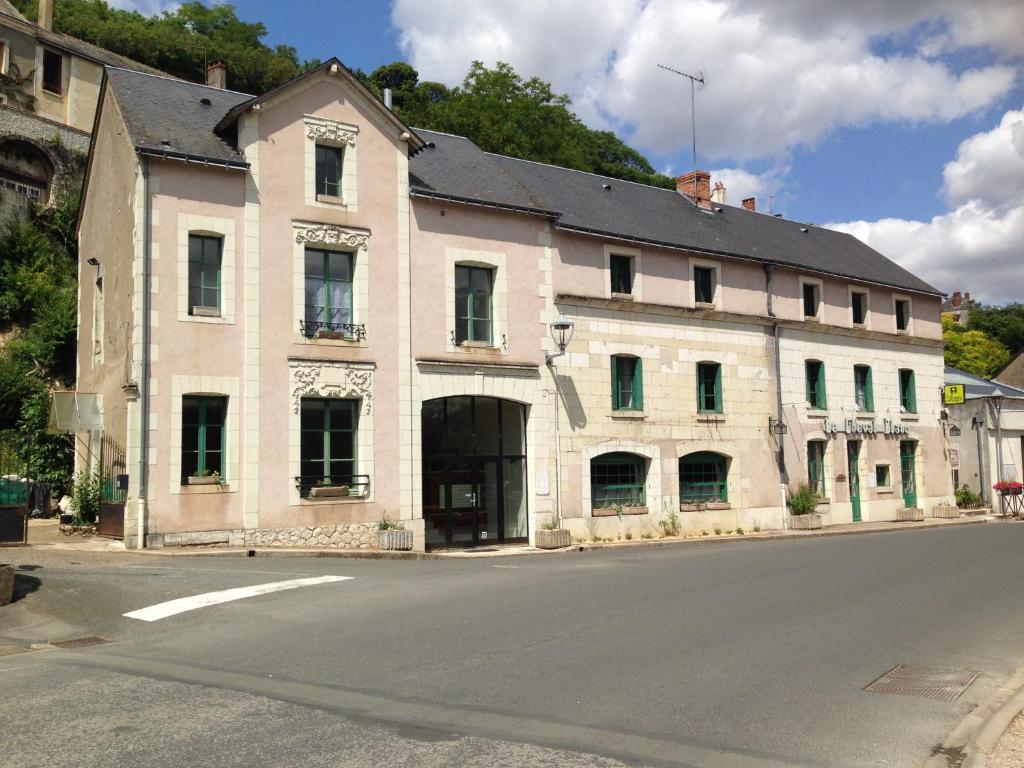 Logis Le Petit Trôo du Cheval Blanc 47 rue Auguste Arnault, 41800 Trôo