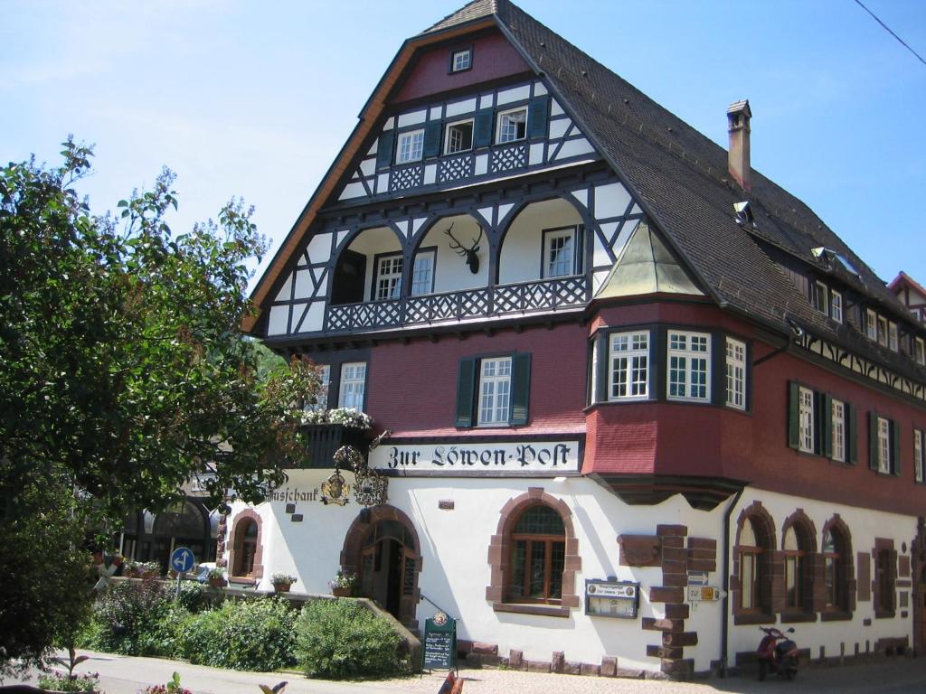 Hôtel Löwen-Post Marktplatz 12 Brauereigasthof \ 72275 Alpirsbach