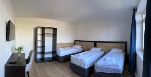 M & M Hotel