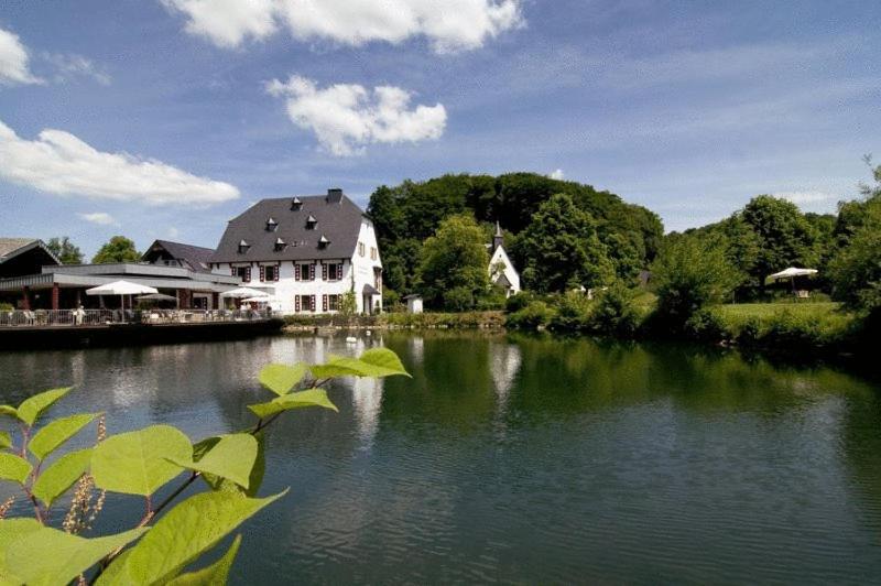 Malteser Komturei Hotel / Restaurant Herrenstrunden 23, 51465 Bergisch Gladbach